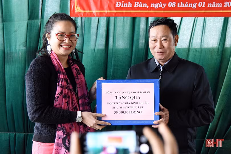 Các giáo sư đầu ngành Y tế khám sức khỏe miễn phí cho người dân Hà Tĩnh