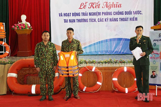 Trang bị kỹ năng chống đuối nước, tai nạn thương tích cho học sinh Nghi Xuân