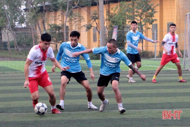 16 đội bóng đá phong trào tham gia giải từ thiện tranh Cúp Bằng Sport