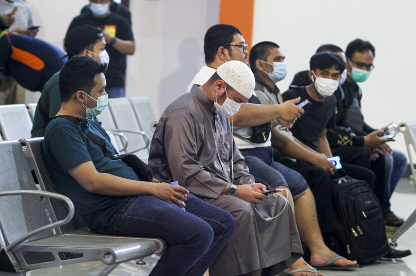 Nhiều mảnh vỡ nghi của máy bay Indonesia rơi được tìm thấy trên biển