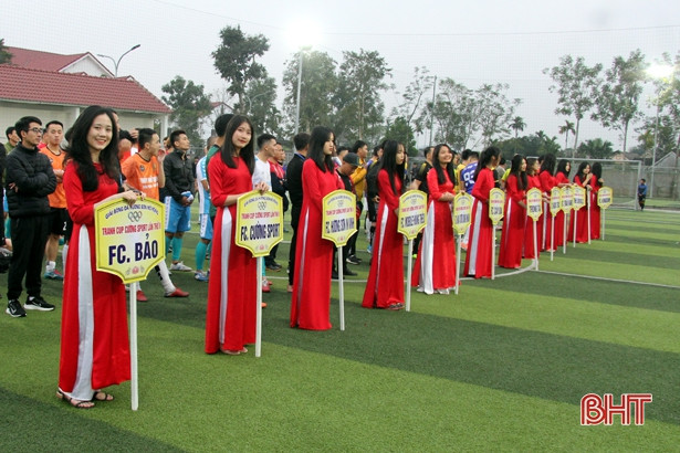 Khởi tranh giải bóng đá gây quỹ ủng hộ học sinh khó khăn ở Hương Sơn