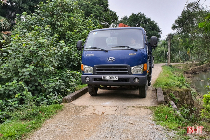 Đường trục chính xuống cấp, thôn khó xây dựng khu dân cư kiểu mẫu