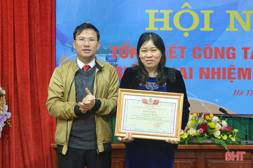 Tiếp tục phản ánh, đấu tranh ngăn chặn quan điểm sai trái, góp phần làm lành mạnh đời sống xã hội ảnh 11 Tiếp tục phản ánh, đấu tranh ngăn chặn quan điểm sai trái, góp phần làm lành mạnh đời sống xã hội