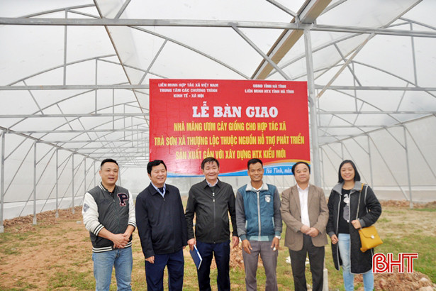 Liên minh HTX Việt Nam hỗ trợ HTX Hà Tĩnh thiết bị sản xuất, kinh doanh