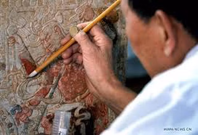 Phát hiện ngôi mộ cổ 1.400 năm có giường đá cẩm thạch trắng