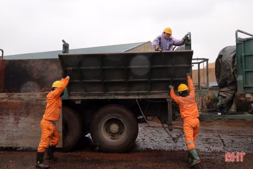 Công nhân KKT Vũng Áng bám công trường, vượt lên thời tiết khắc nghiệt