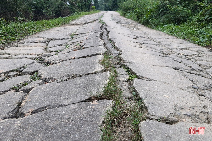 Đường trục chính xuống cấp, thôn khó xây dựng khu dân cư kiểu mẫu