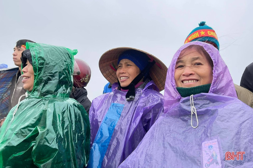 Sôi động lễ hội đua thuyền của người dân ven đô TP Hà Tĩnh