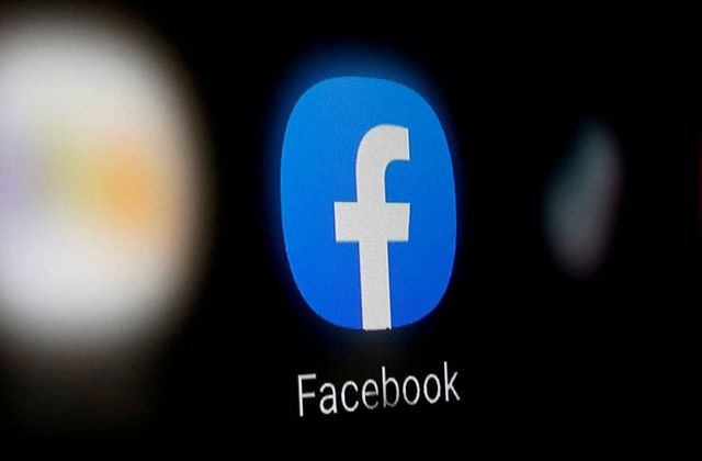 Sau Twitter, Facebook và Instagram cùng khóa tài khoản của ông Trump
