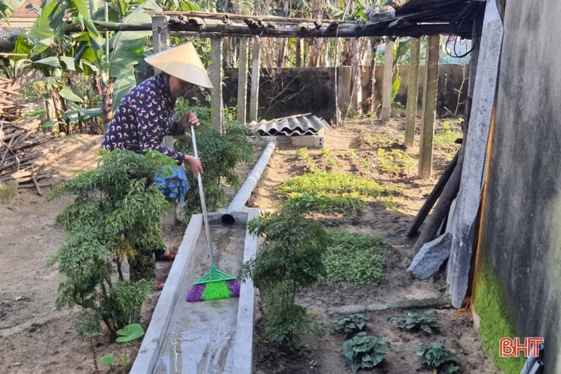 Người dân huyện Kỳ Anh hãnh diện khi được gắn biển “Nhà sạch vườn đẹp”