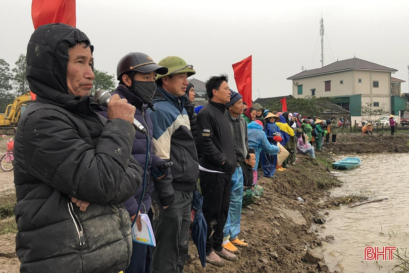 Sôi động lễ hội đua thuyền của người dân ven đô TP Hà Tĩnh