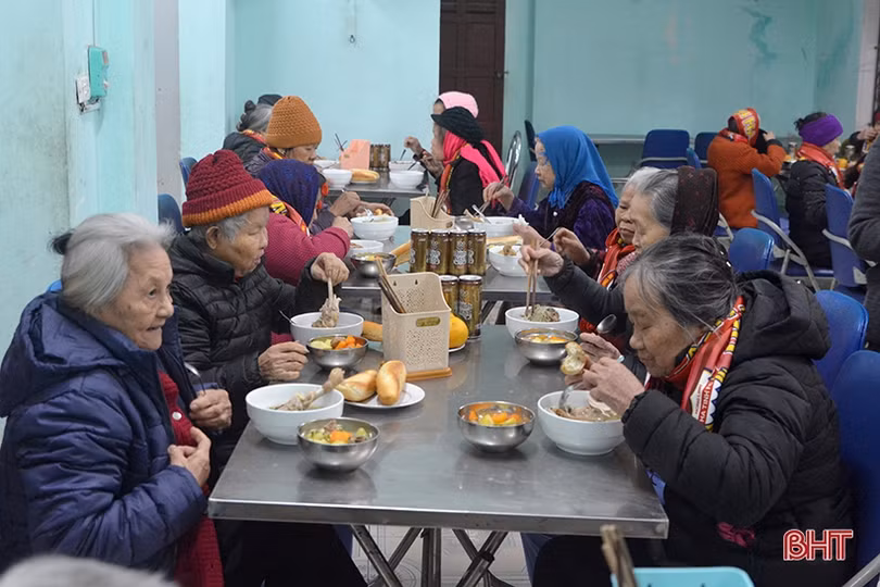 “Tết ấm tình thương” tại Trung tâm Điều dưỡng người có công và Bảo trợ xã hội Hà Tĩnh