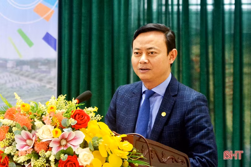 Tiếp tục phản ánh, đấu tranh ngăn chặn quan điểm sai trái, góp phần làm lành mạnh đời sống xã hội