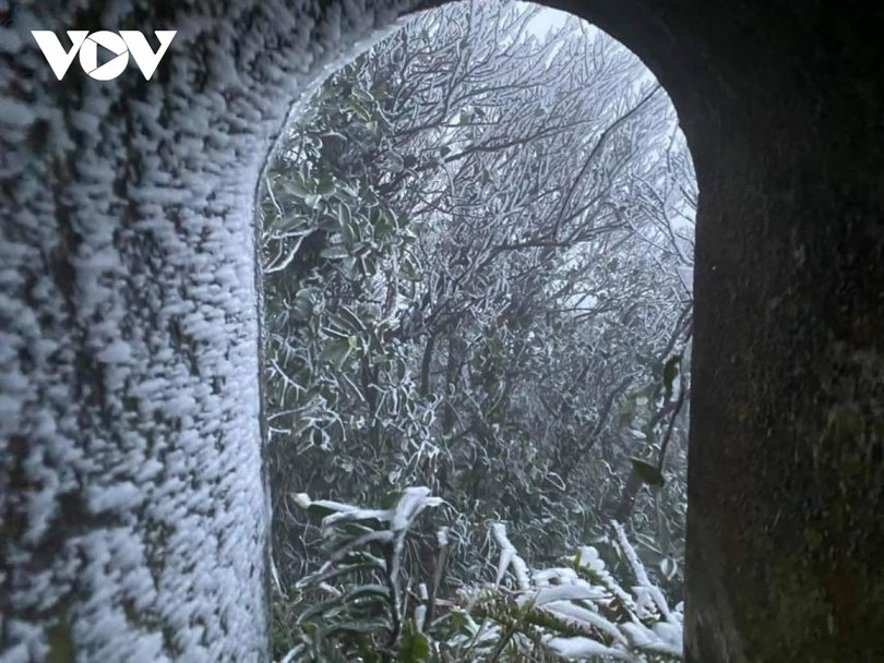 Băng giá phủ trắng trên đỉnh Mẫu Sơn, Yên Tử, Phja Oắc