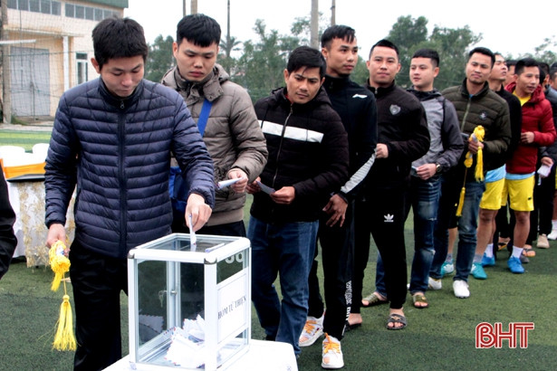 16 đội bóng đá phong trào tham gia giải từ thiện tranh Cúp Bằng Sport