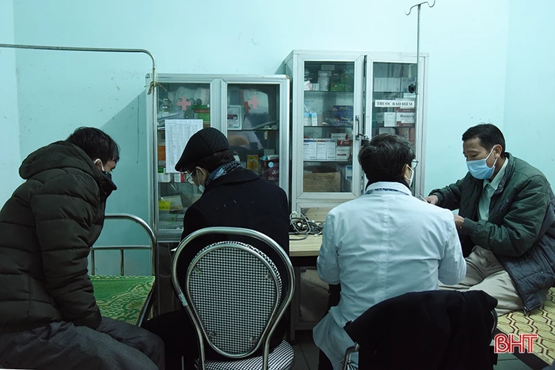 Các giáo sư đầu ngành Y tế khám sức khỏe miễn phí cho người dân Hà Tĩnh