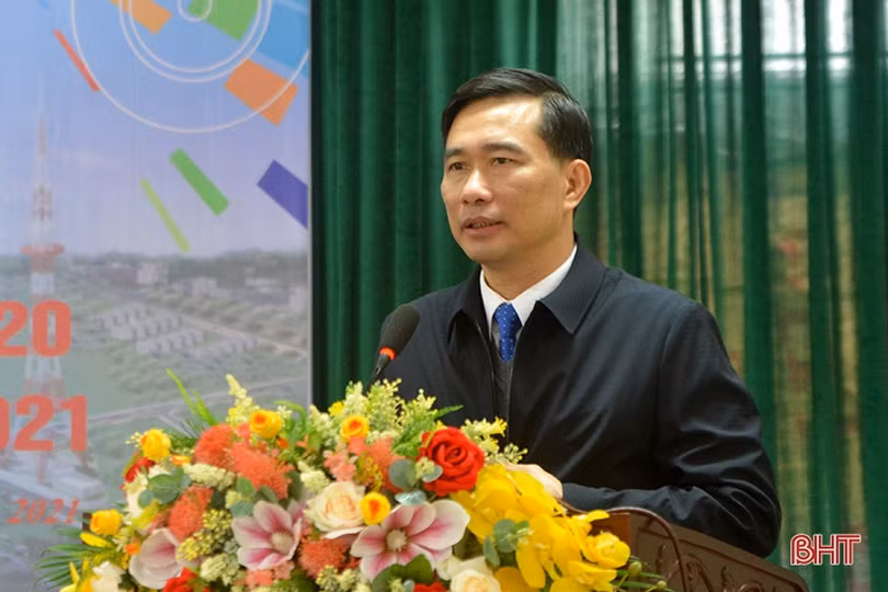 Tiếp tục phản ánh, đấu tranh ngăn chặn quan điểm sai trái, góp phần làm lành mạnh đời sống xã hội