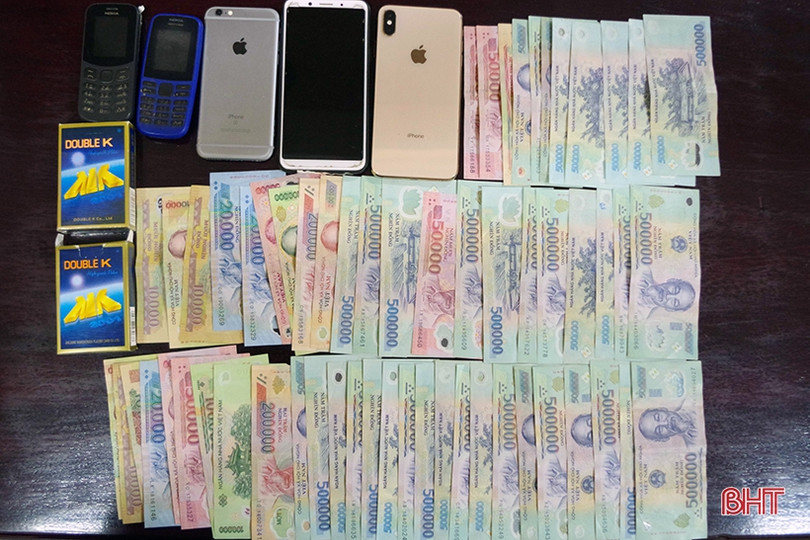 Bắt 4 đối tượng “giật liêng” ăn tiền