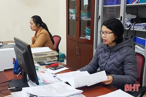 Nhận sớm 2 tháng lương, người hưu trí Hà Tĩnh thoải mái mua sắm Tết