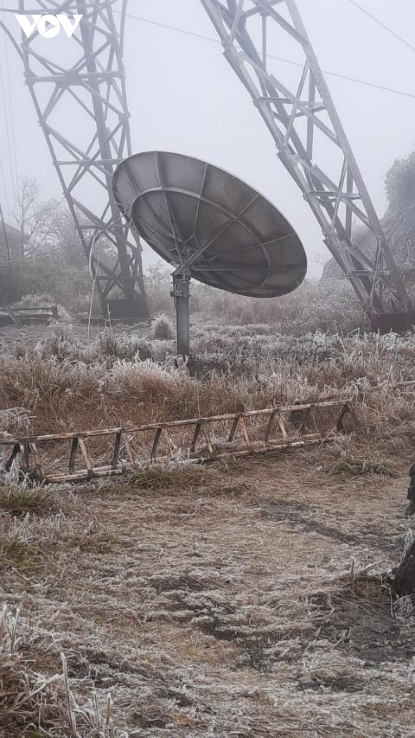 Băng giá phủ trắng trên đỉnh Mẫu Sơn, Yên Tử, Phja Oắc