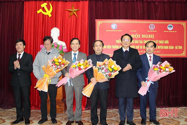 Bệnh viện Huế chuyển giao kỹ thuật cho Trung tâm Y tế huyện Nghi Xuân