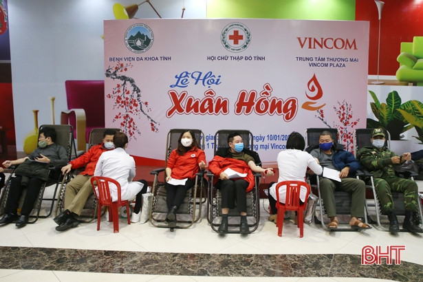 Lễ hội Xuân Hồng thu về 80 đơn vị máu
