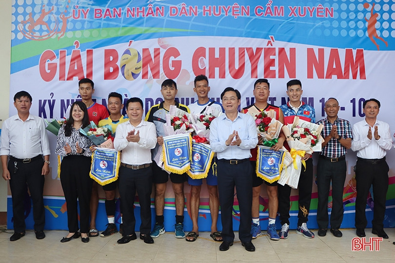 5 đội bóng tranh tài Giải Bóng chuyền nam doanh nghiệp Cẩm Xuyên