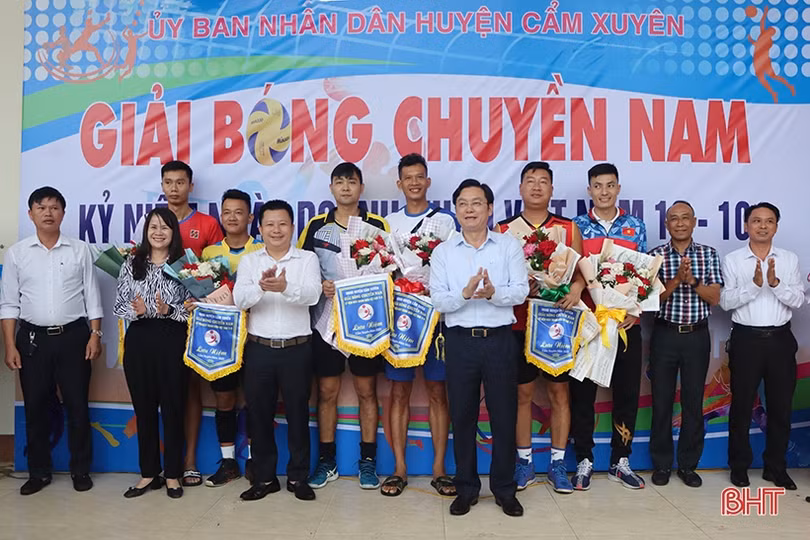 5 đội bóng tranh tài Giải Bóng chuyền nam doanh nghiệp Cẩm Xuyên