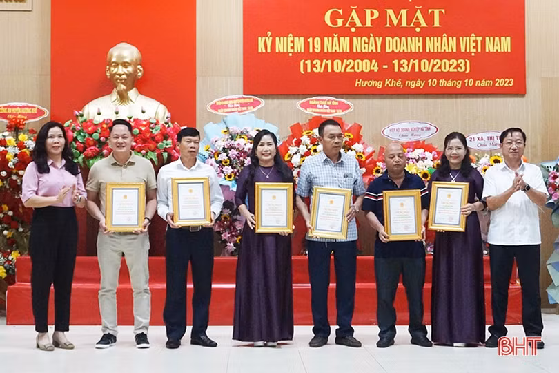 Các địa phương vinh danh doanh nghiệp, doanh nhân tiêu biểu