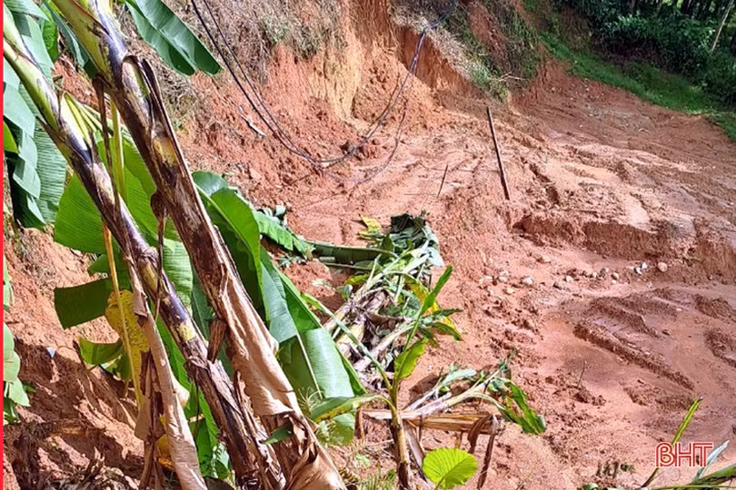 Mưa lớn ở Kỳ Anh, nhiều tuyến đường ngập sâu, sạt lở gây ách tắc