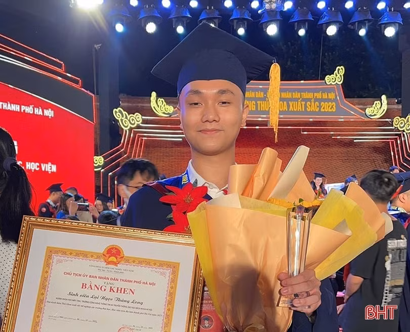 Hà Tĩnh có 3 thủ khoa tốt nghiệp đại học được vinh danh