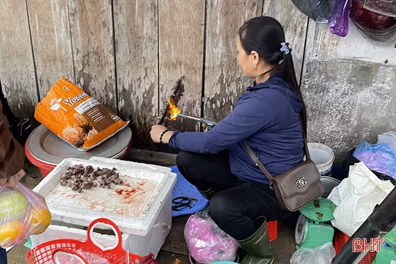 Chim trời được bày bán công khai ở chợ dân sinh