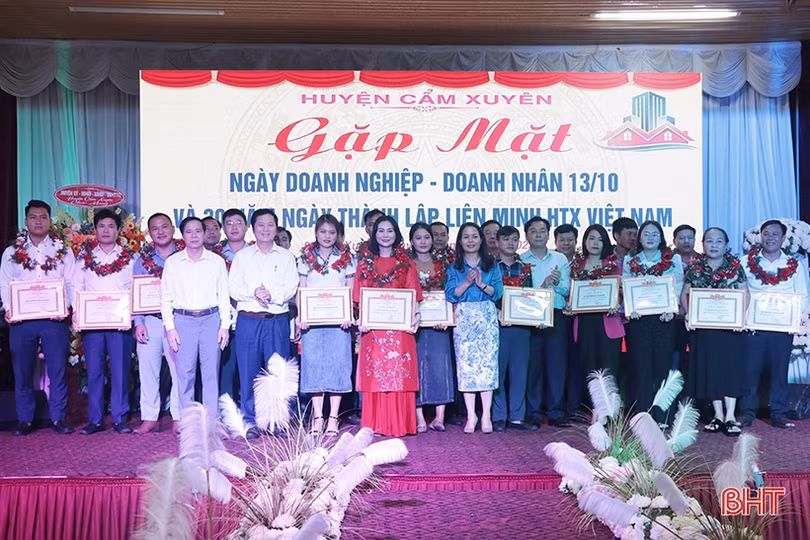 Cẩm Xuyên vinh danh 21 doanh nghiệp, doanh nhân 