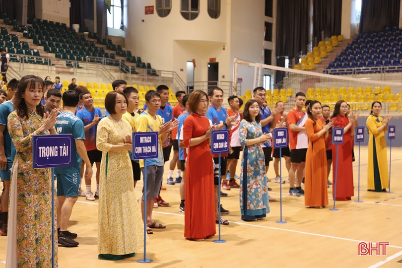 Khởi tranh Giải Bóng chuyền Mitraco Hà Tĩnh