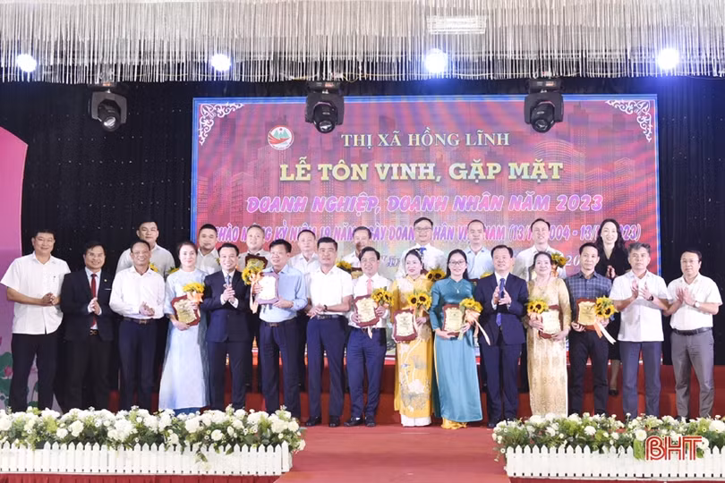 Thị xã Hồng Lĩnh tôn vinh 33 doanh nghiệp, doanh nhân tiêu biểu