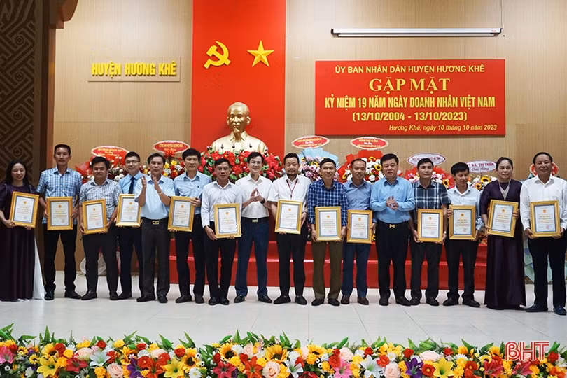 Các địa phương vinh danh doanh nghiệp, doanh nhân tiêu biểu