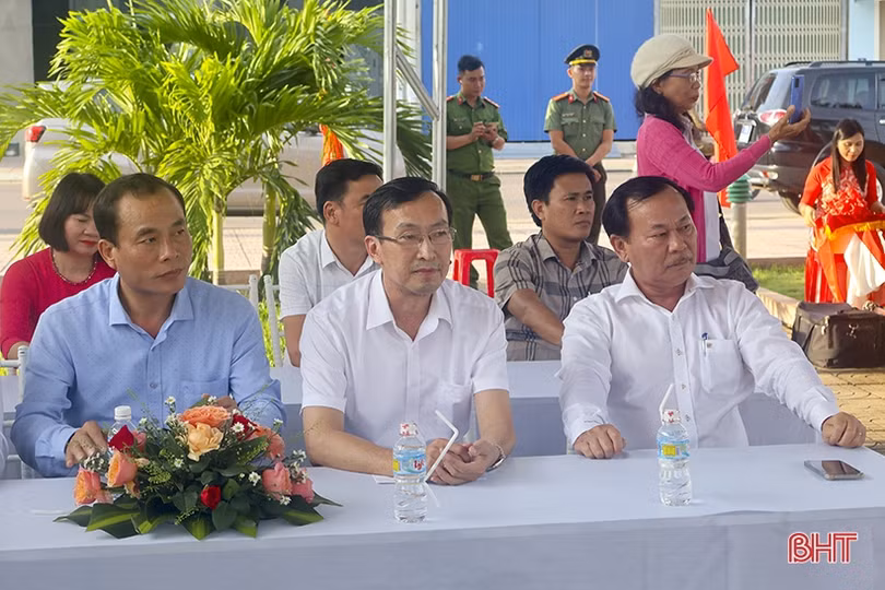 Đặt tượng La Sơn phu tử Nguyễn Thiếp và Đào Tấn tại Bình Định