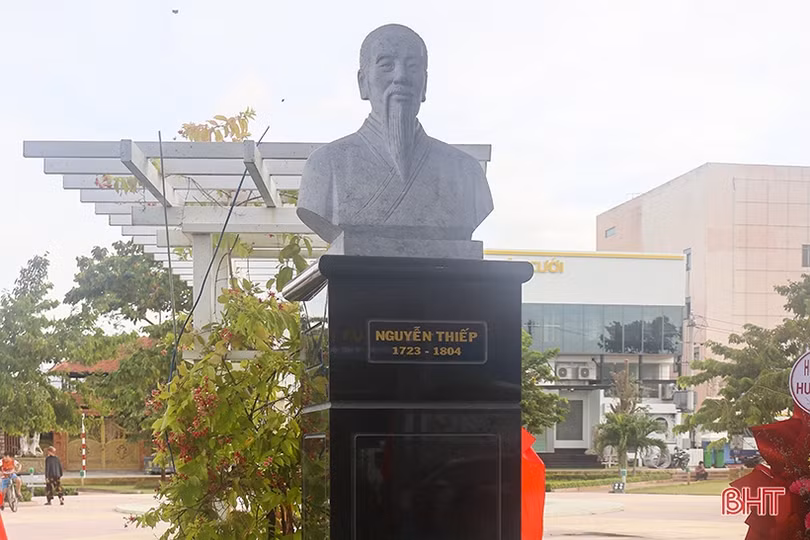 Đặt tượng La Sơn phu tử Nguyễn Thiếp và Đào Tấn tại Bình Định