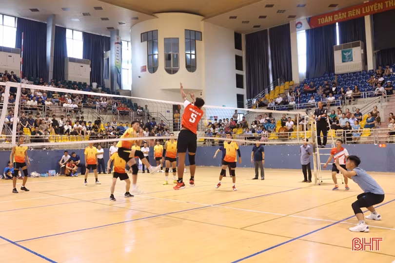 Đội bóng chuyền nam cụm Lào vô địch Giải Bóng chuyền Mitraco