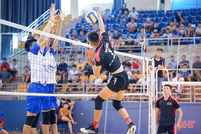 Nhiều vận động viên bóng chuyền phong trào khẳng định tên tuổi tại các giải đấu