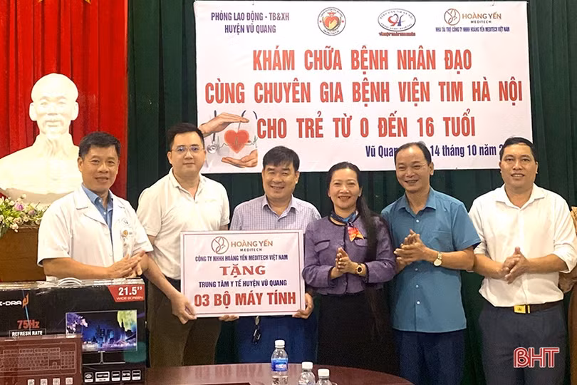 Hơn 800 trẻ em Vũ Quang được khám sàng lọc bệnh tim miễn phí