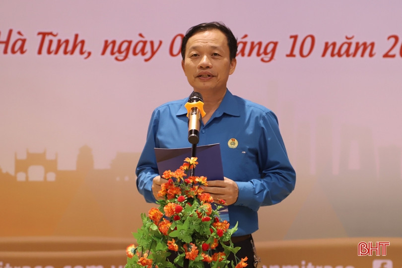 Đội bóng chuyền nam cụm Lào vô địch Giải Bóng chuyền Mitraco