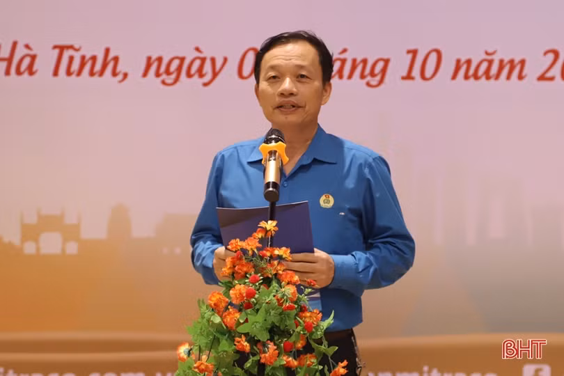 Đội bóng chuyền nam cụm Lào vô địch Giải Bóng chuyền Mitraco