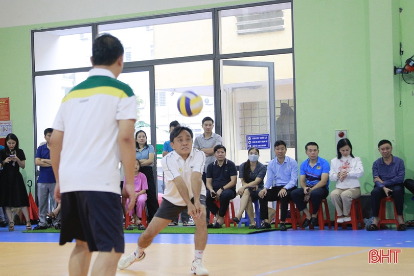 Văn phòng Tỉnh ủy vô địch Giải Bóng chuyền đệm Công an tỉnh