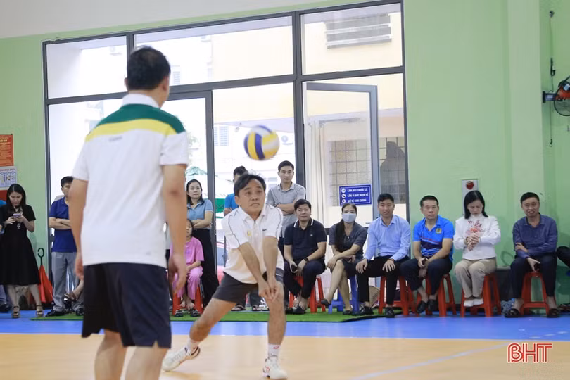 Văn phòng Tỉnh ủy vô địch Giải Bóng chuyền đệm Công an tỉnh