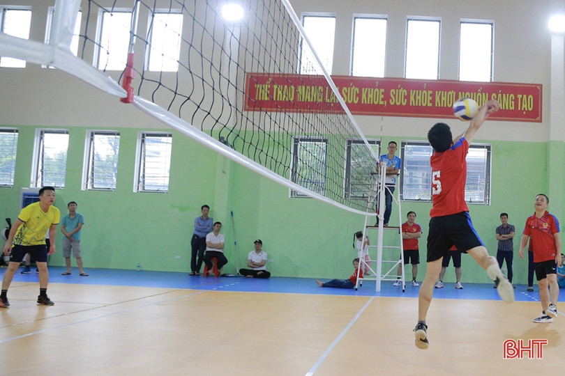 Văn phòng Tỉnh ủy vô địch Giải Bóng chuyền đệm Công an tỉnh