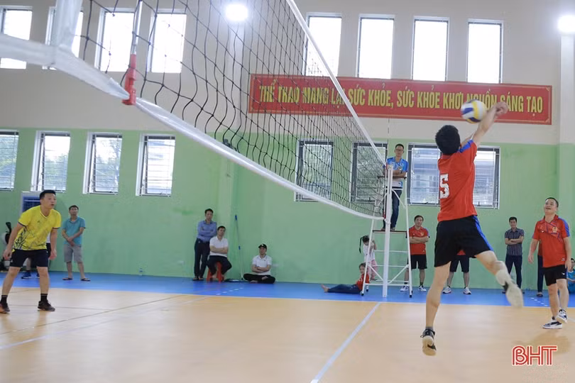 Văn phòng Tỉnh ủy vô địch Giải Bóng chuyền đệm Công an tỉnh