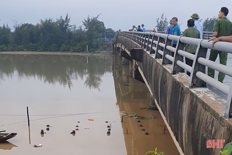 Tìm thấy thi thể nam sinh mất tích trên sông Rác