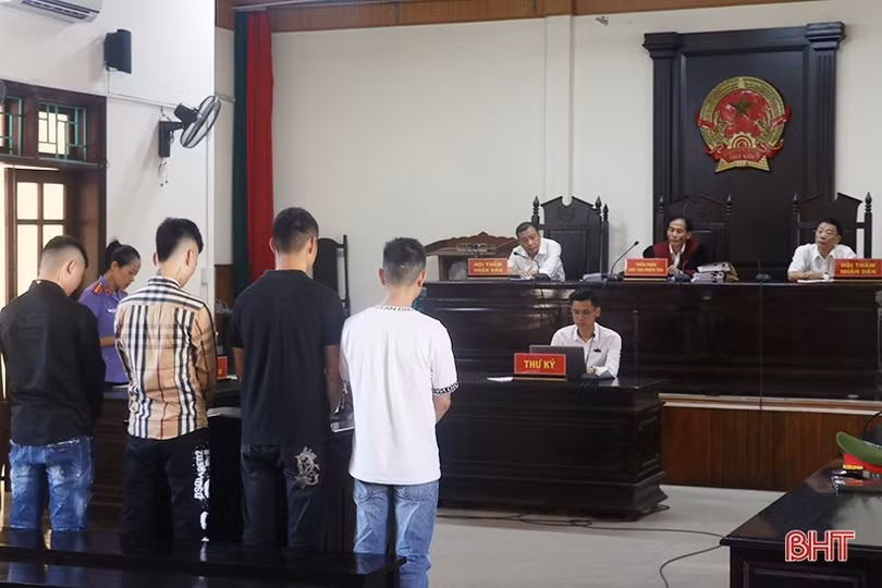 Cả tin chuyển lệ phí vay tiền qua mạng, 11 người bị lừa gần 200 triệu đồng