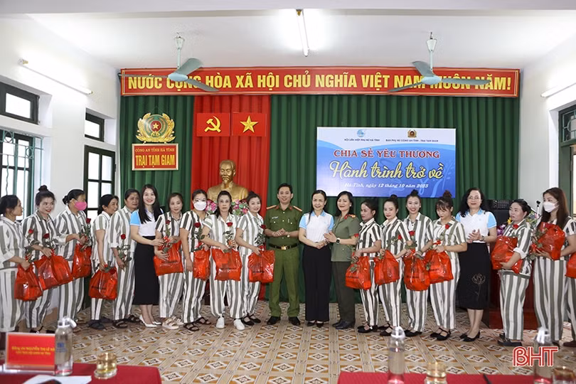 Mang yêu thương, sẻ chia đến với nữ phạm nhân